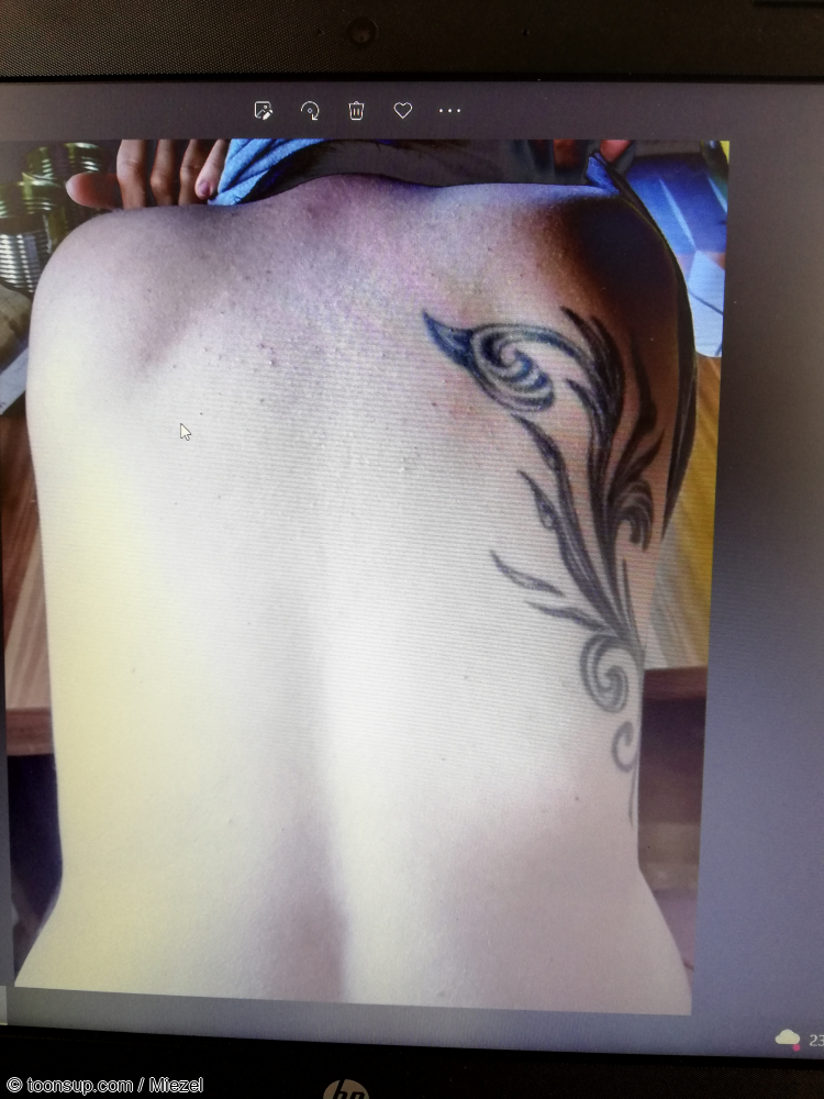 Illustration: Rückentattoo 1