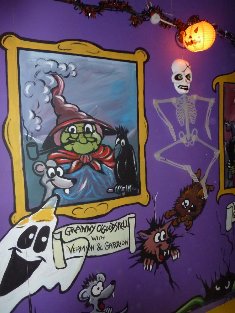 Illustration: Halloweeeen cabins 14