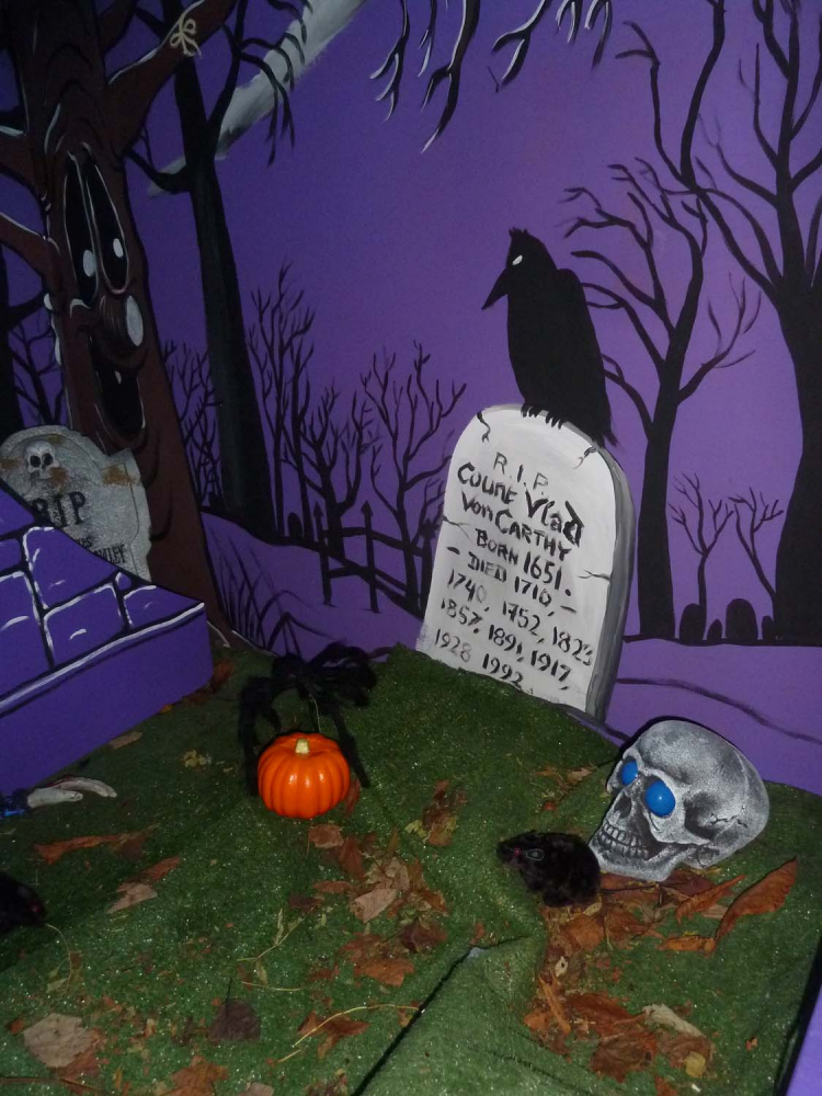 Illustration: Halloweeeen cabins 31