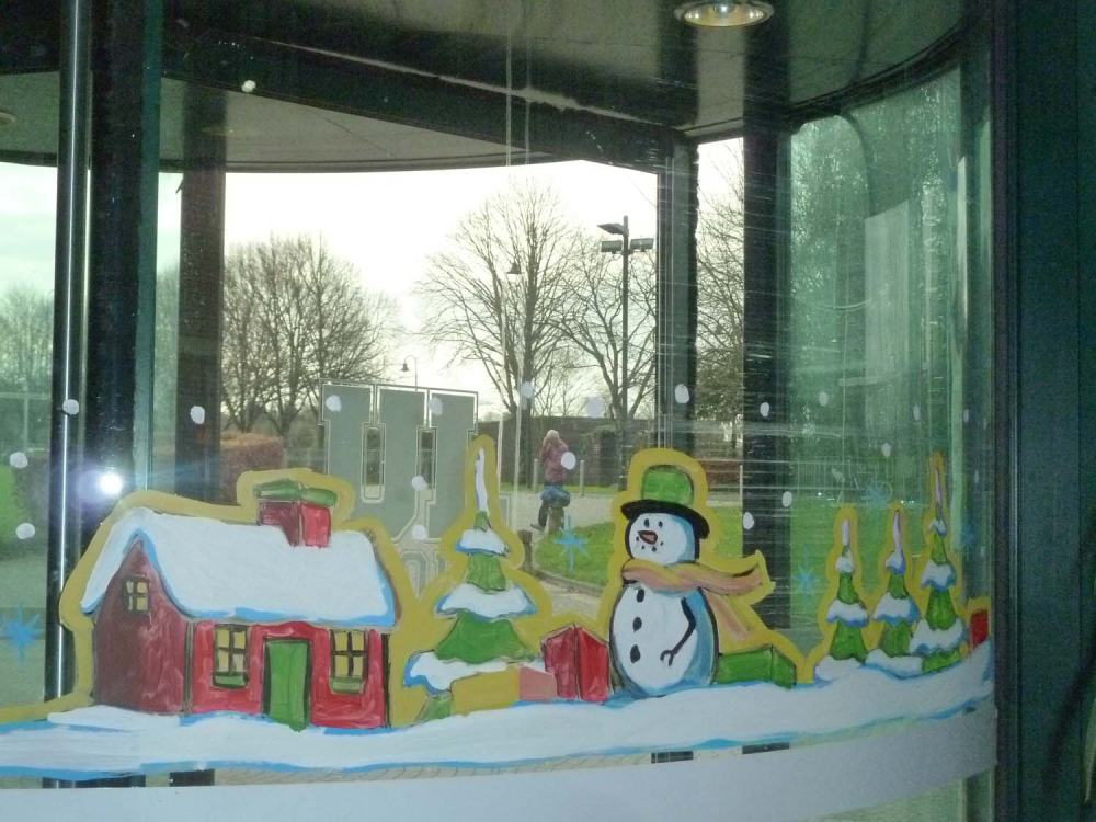 Illustration: Christmas Windows 2015 23