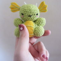 Kleiner Amigurumi Drache